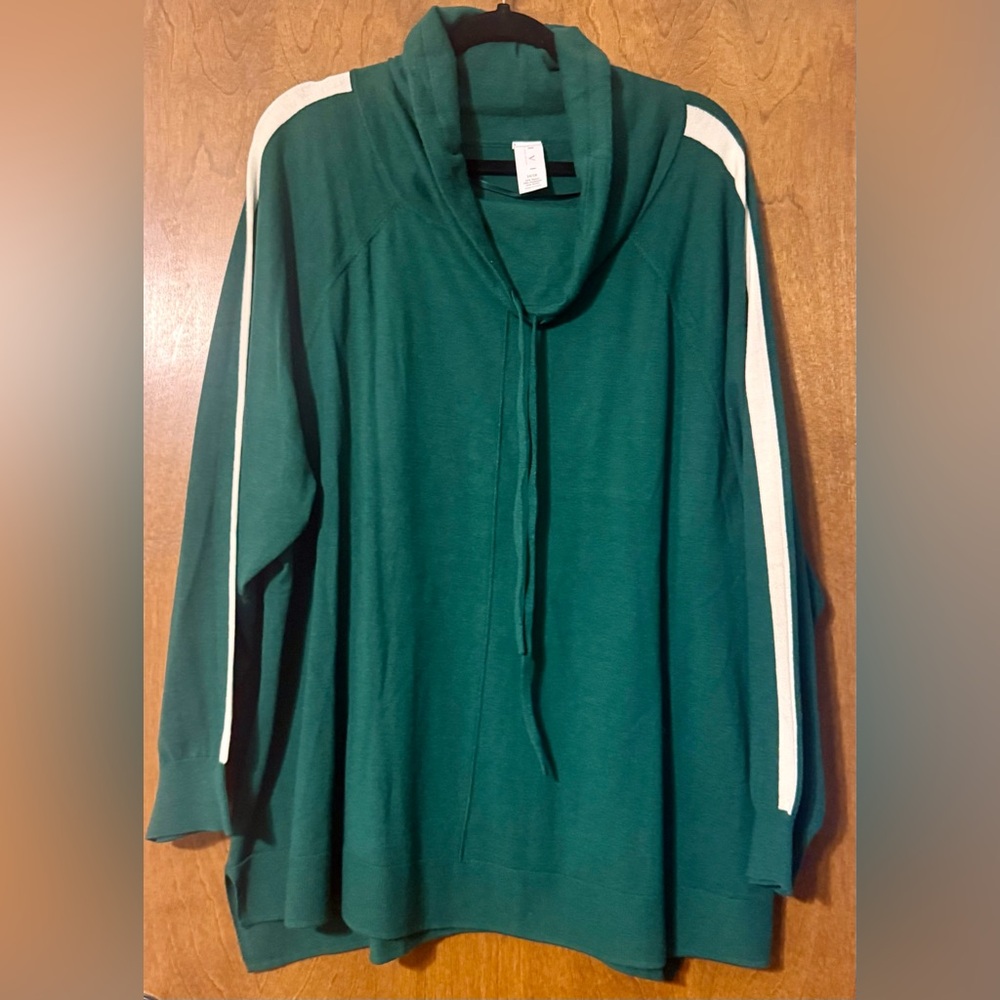 LIVI Cozy Green Cowl-Neck Women's Sweater with Stripe Detail